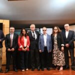 Presentación del estudio sobre Soledad no Deseada y Salud Mental en Cantabria, con la consejera Begoña Gómez del Río, el presidente del Consejo Territorial de ONCE Cantabria, Sergio Olavarría, y el director general de Fundación AXA, Josep Alfonso