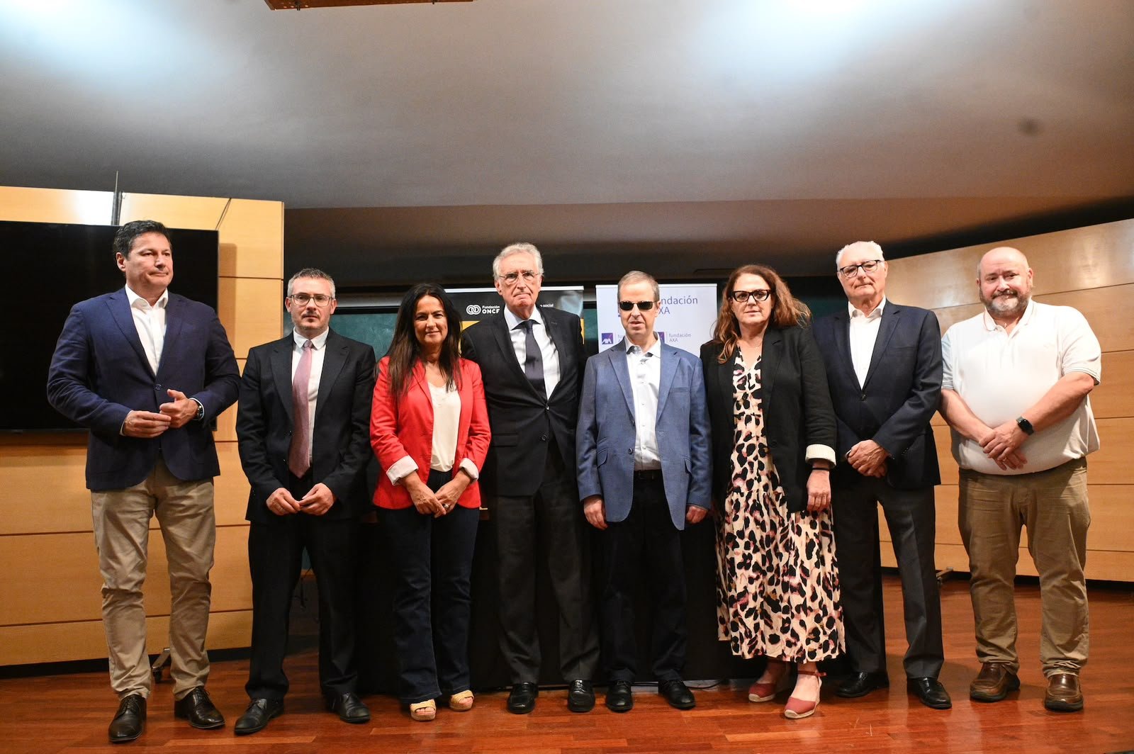 Presentación del estudio sobre Soledad no Deseada y Salud Mental en Cantabria, con la consejera Begoña Gómez del Río, el presidente del Consejo Territorial de ONCE Cantabria, Sergio Olavarría, y el director general de Fundación AXA, Josep Alfonso