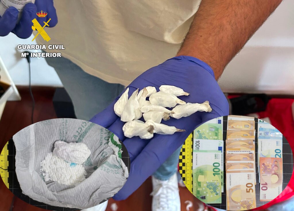 Agentes de la Guardia Civil durante una operación contra el tráfico de drogas.