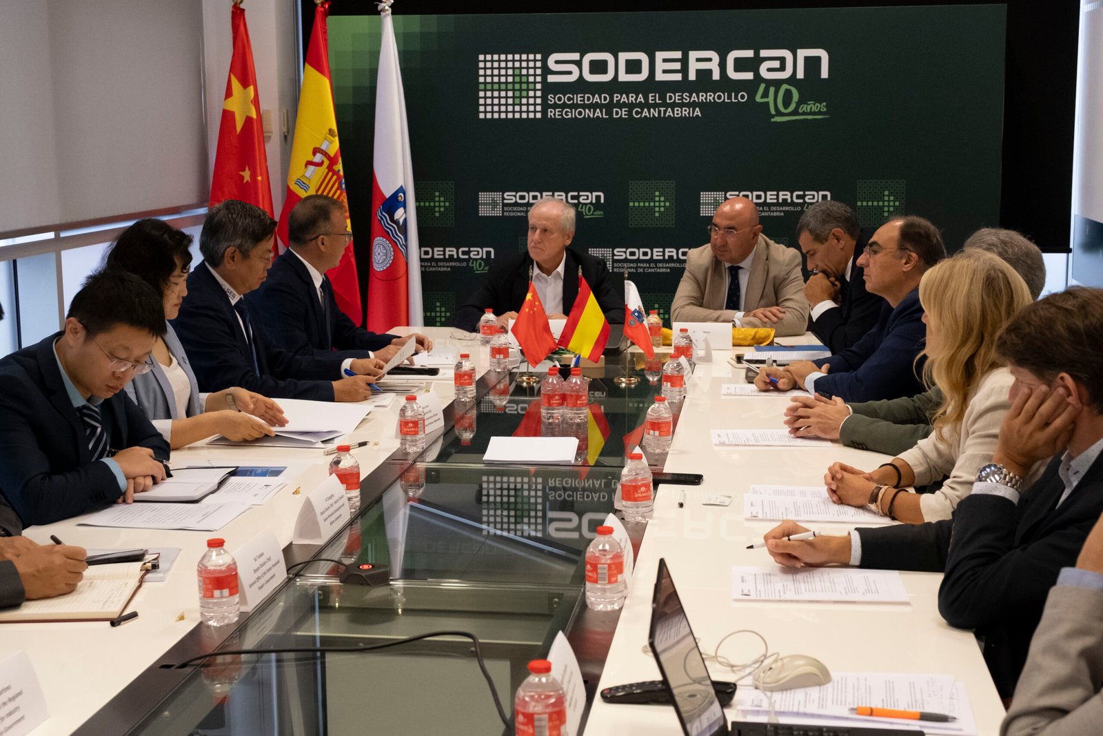 El Gobierno de Cantabria recibe a una delegación de Henan para explorar nuevas oportunidades de cooperación industrial