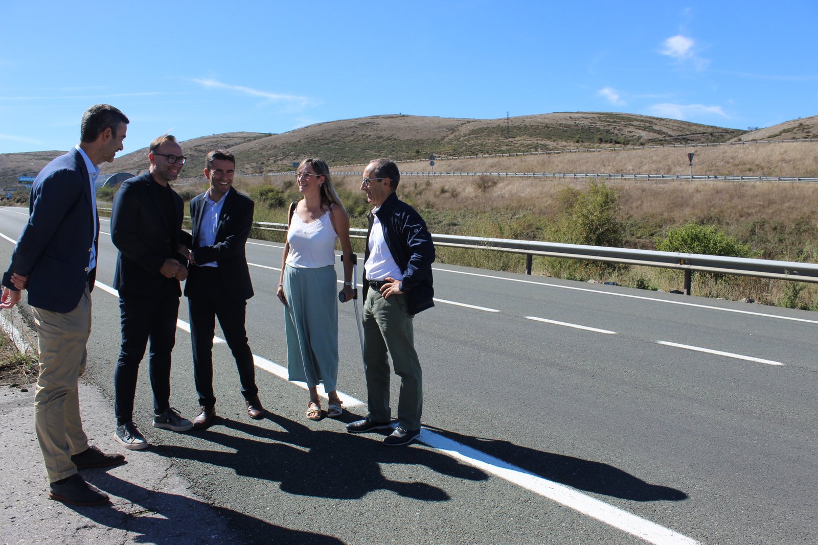 Casares destaca una inversión de 28 millones para renovar los firmes de las carreteras estatales en Cantabria