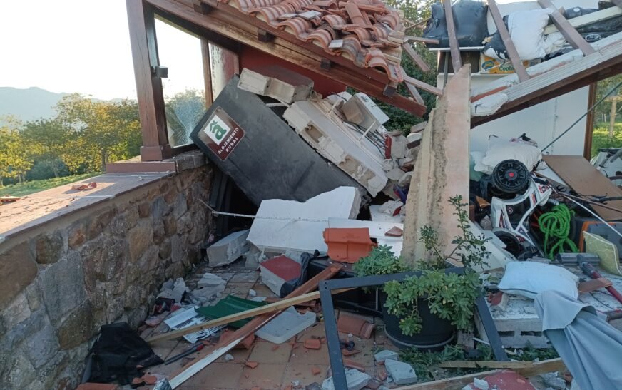 Una explosión de gas en el cuarto de calderas de un alojamiento rural en Seña causa daños materiales