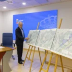 Eduardo Arasti explica la propuesta del Gobierno de Cantabria para crear más suelo industrial en el polígono Federico Cobo.