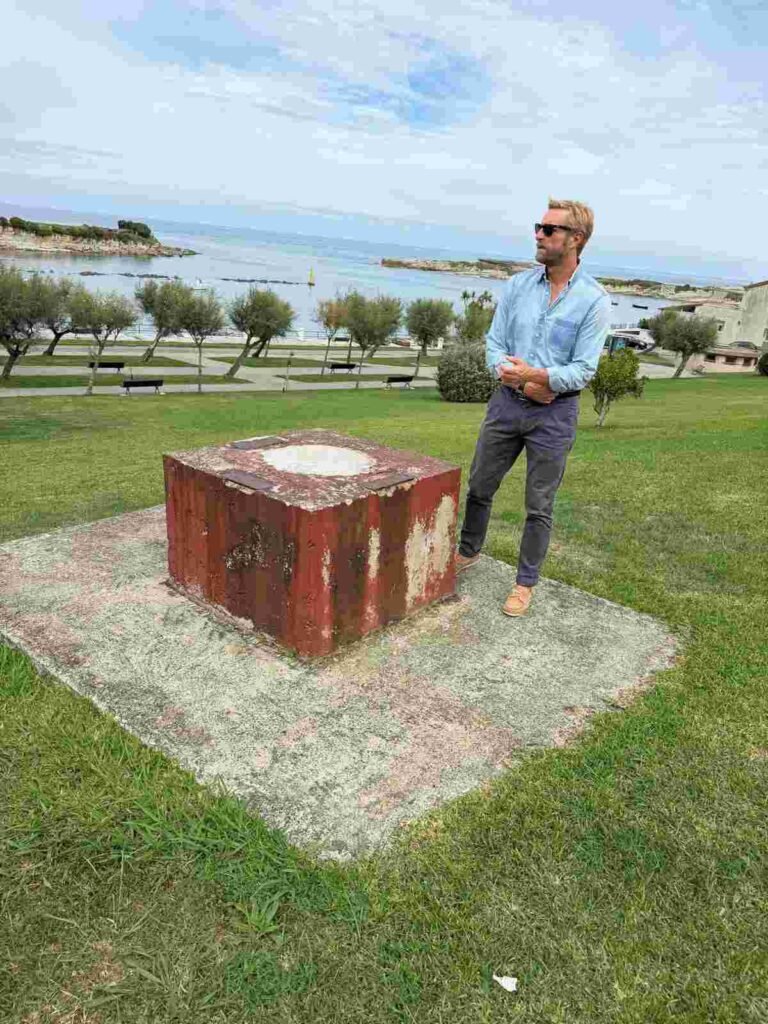 Felipe Piña junto al lugar donde se encontraba la histórica boya de La Maruca