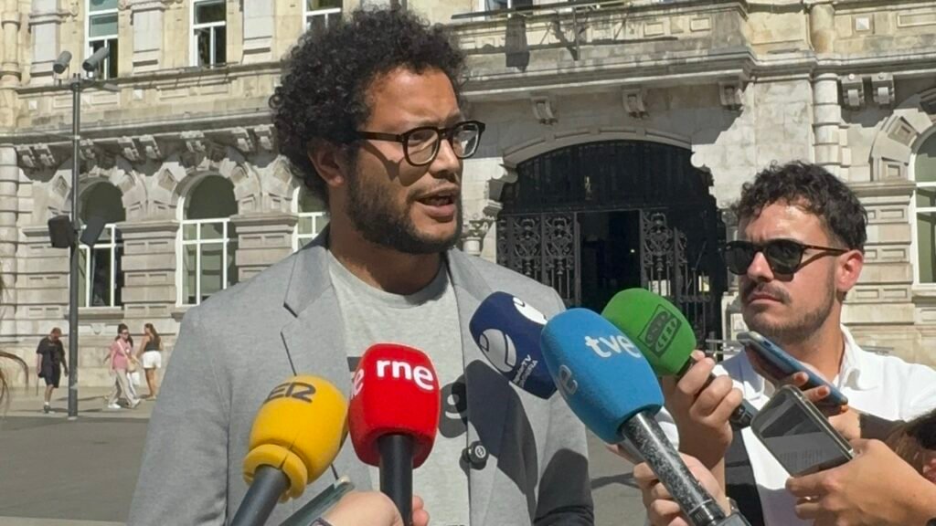 Keruin Martínez atiende a los medios tras la resolución judicial sobre el vial bajo el arco del Banco Santander