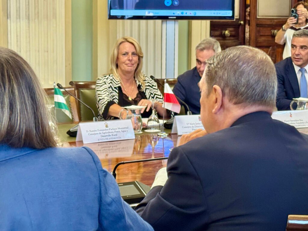 María Jesús Susinos durante su reunión con Luis Planas en el Ministerio de Agricultura.