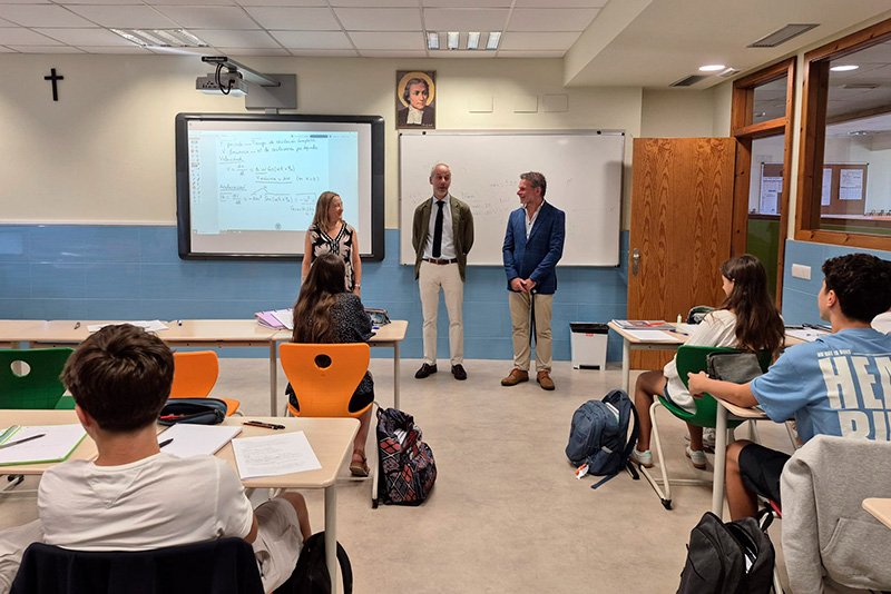 Silva pone en valor el proyecto educativo de La Salle como una referencia del sistema educativo cántabro
