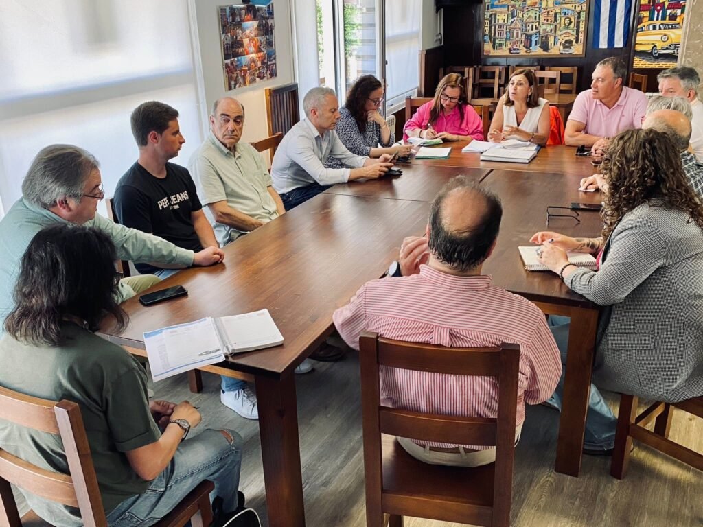 Reunión de los comités comarcales del PRC de Asón-Agüera y Trasmiera con Paula Fernández Viaña