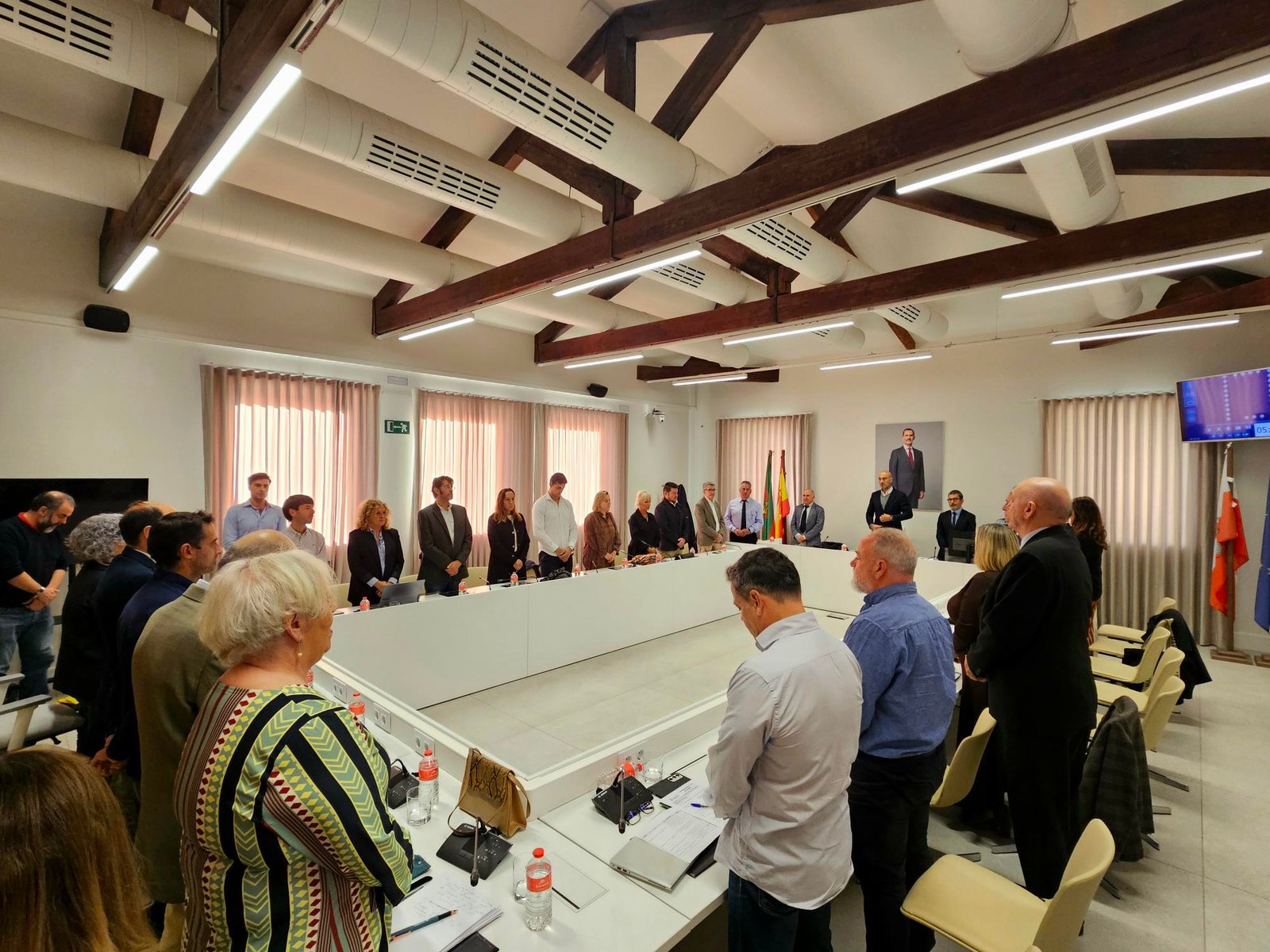 Torrelavega suspende el debate de las mociones por el luto oficial y aprueba cambios en la plantilla municipal