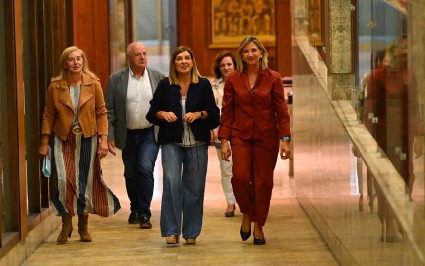 Buruaga pide al PP cántabro no confiarse ante las elecciones del 29-N