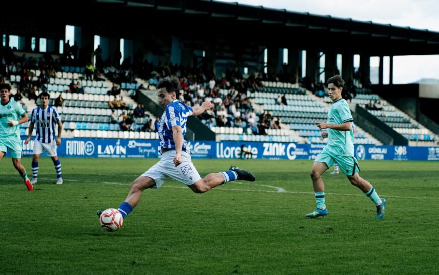 La Gimnástica encaja un 1-5 ante el Alavés B y se mantiene en puestos de descenso