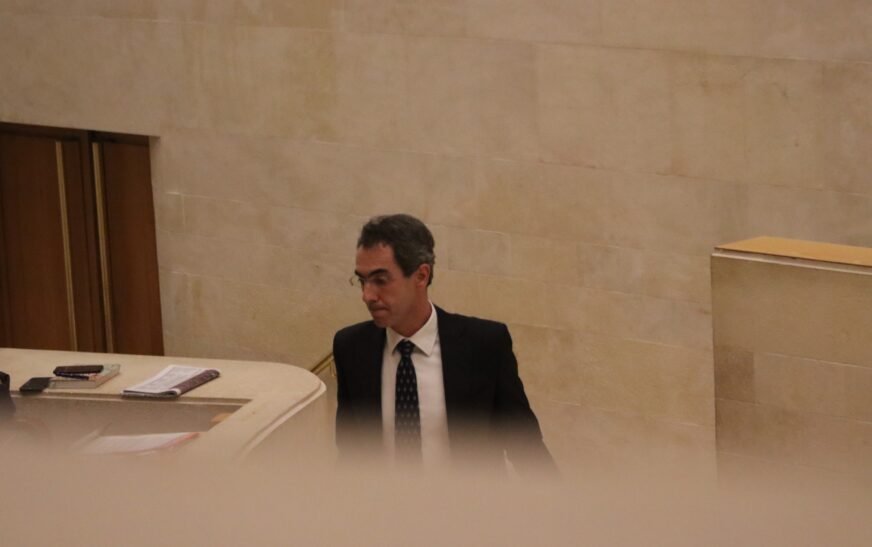 El Parlamento rechaza la propuesta de Vox para dar prioridad nacional a las ayudas sociales