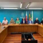 El alcalde y concejales de Piélagos junto a Sergio Olavarría durante la actividad de sensibilización sobre accesibilidad urbana de ONCE.