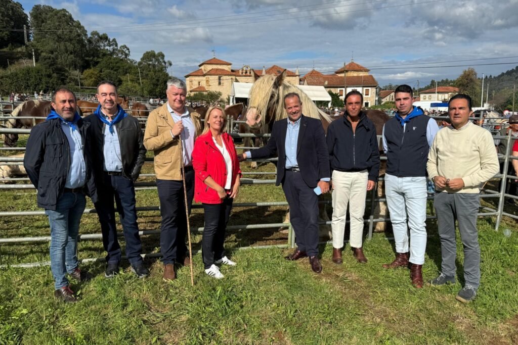María Jesús Susinos y Luis Ángel Agüeros durante su visita a la Feria de San Lucas de Hoznayo.