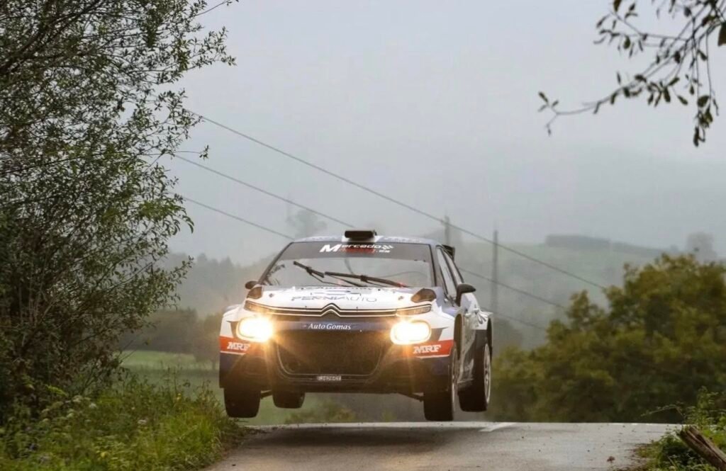 Surhayén Pernía y su copiloto David Fernández compiten con el Citroën C3 Rally2 en el XLII Rallye de Cóbreces.