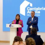 María José Sáenz de Buruaga y Roberto Media durante la presentación de Cantabria Alquila.