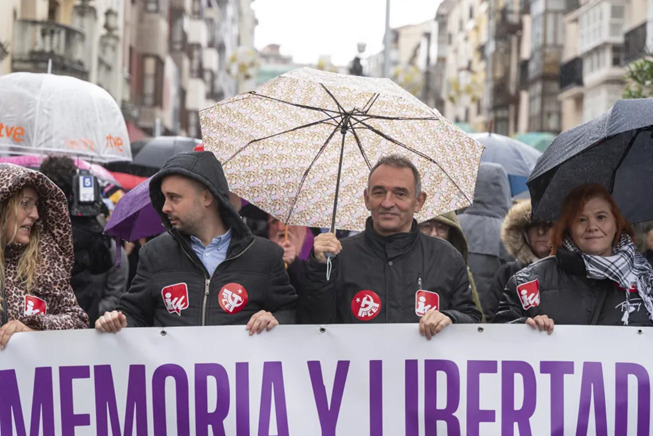 Carmen Martín, Israel Ruiz Salmón, Enrique Santiago y Engracia Rivera durante una manifestación por la memoria democrática.
