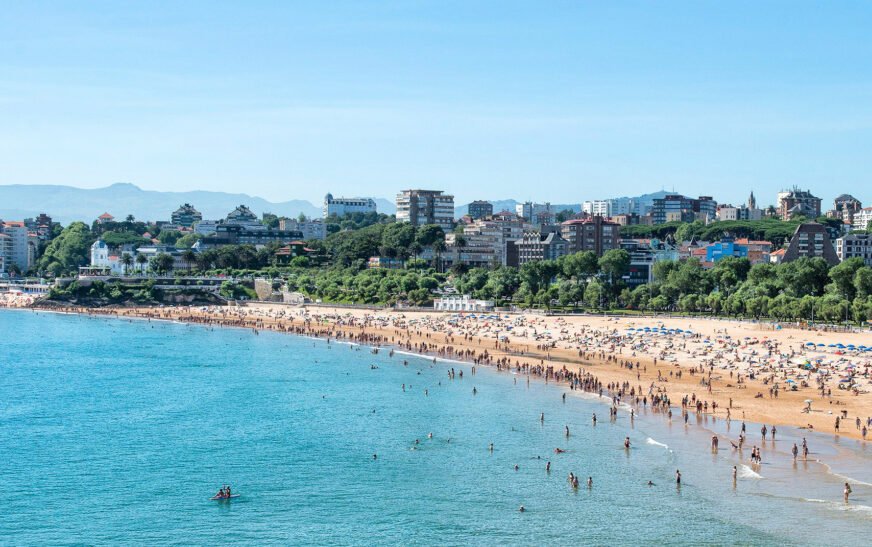 Cantabria, segunda comunidad donde más crecen las ventas turísticas este verano: un 12,4%, el triple que la media española