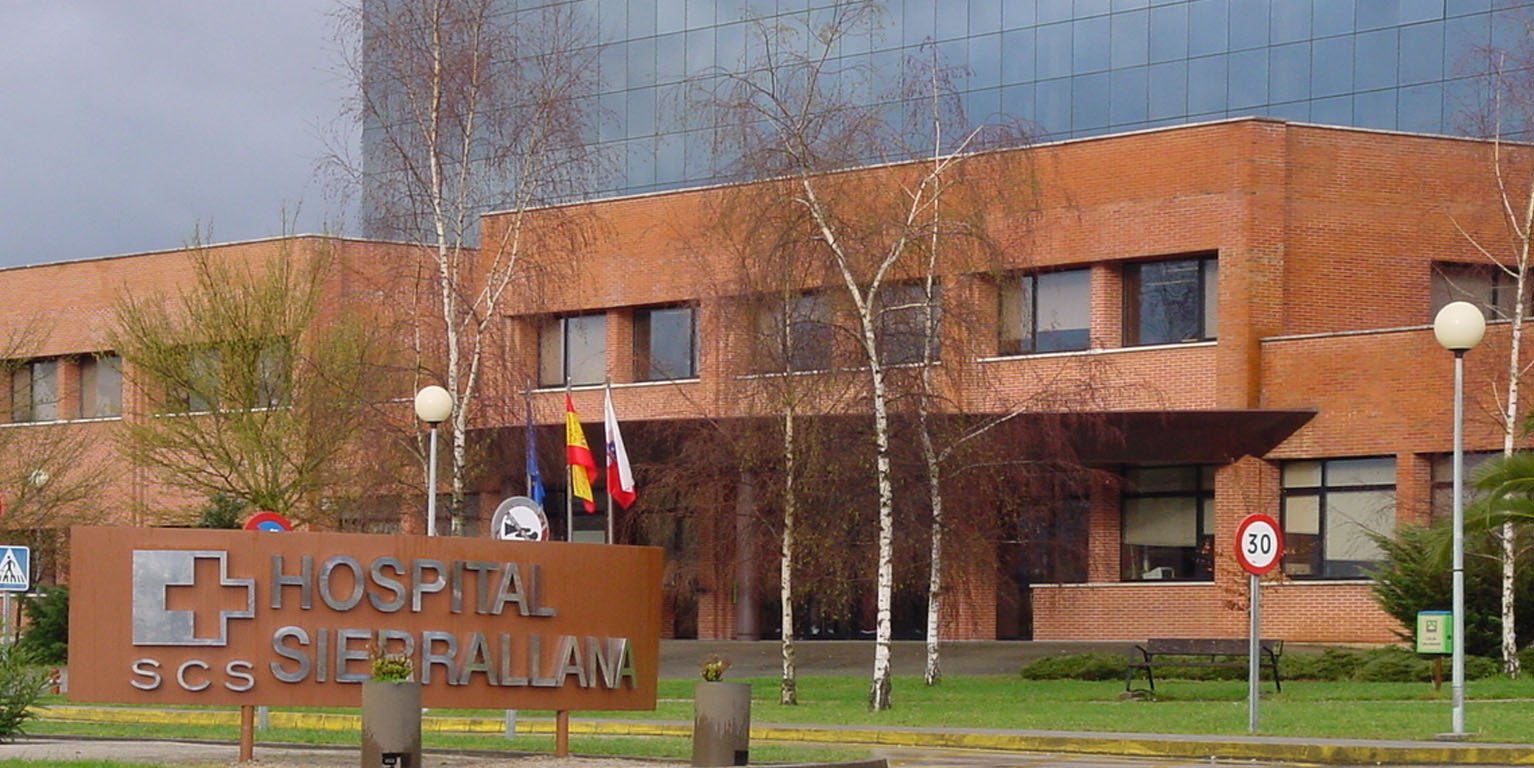 Fachada del Hospital Sierrallana en Torrelavega, Cantabria.