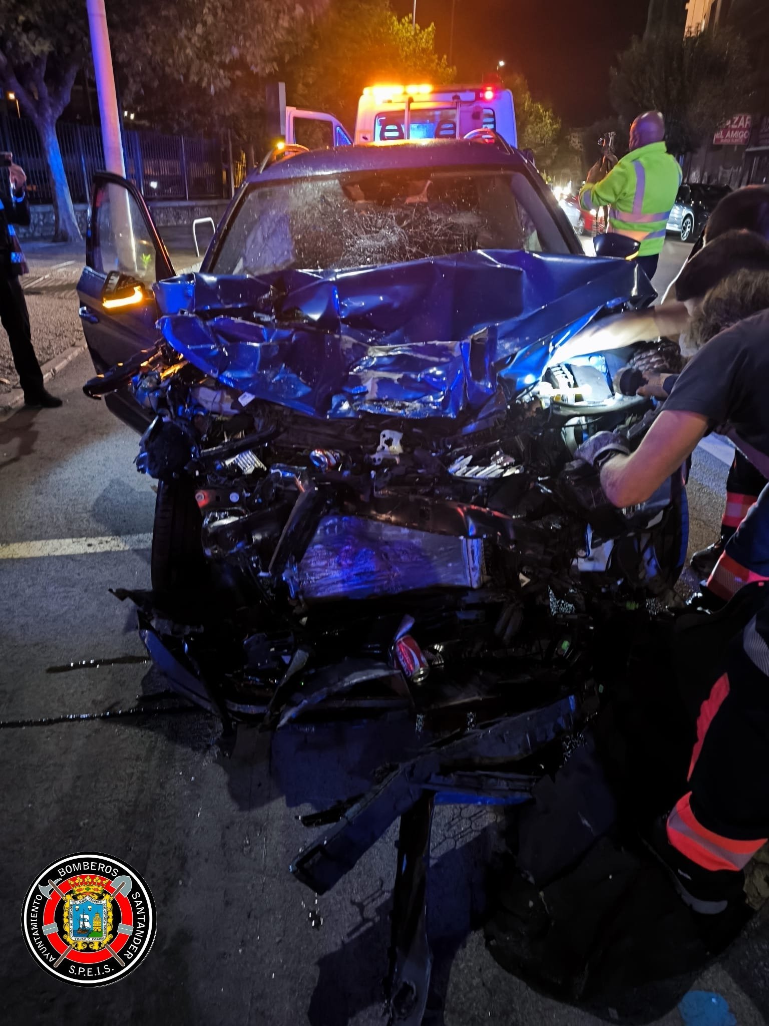 Un accidente en la calle Castilla deja dos coches inutilizados y un conductor herido leve