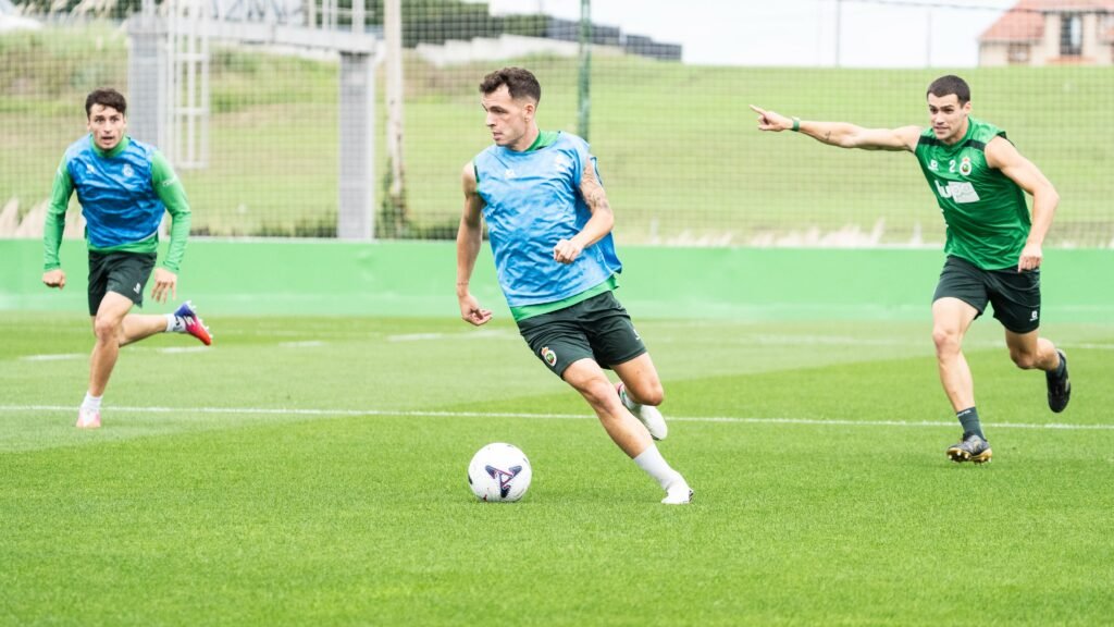 Iñigo Vicente y Mantilla durante un entrenamiento del Racing de Santander.