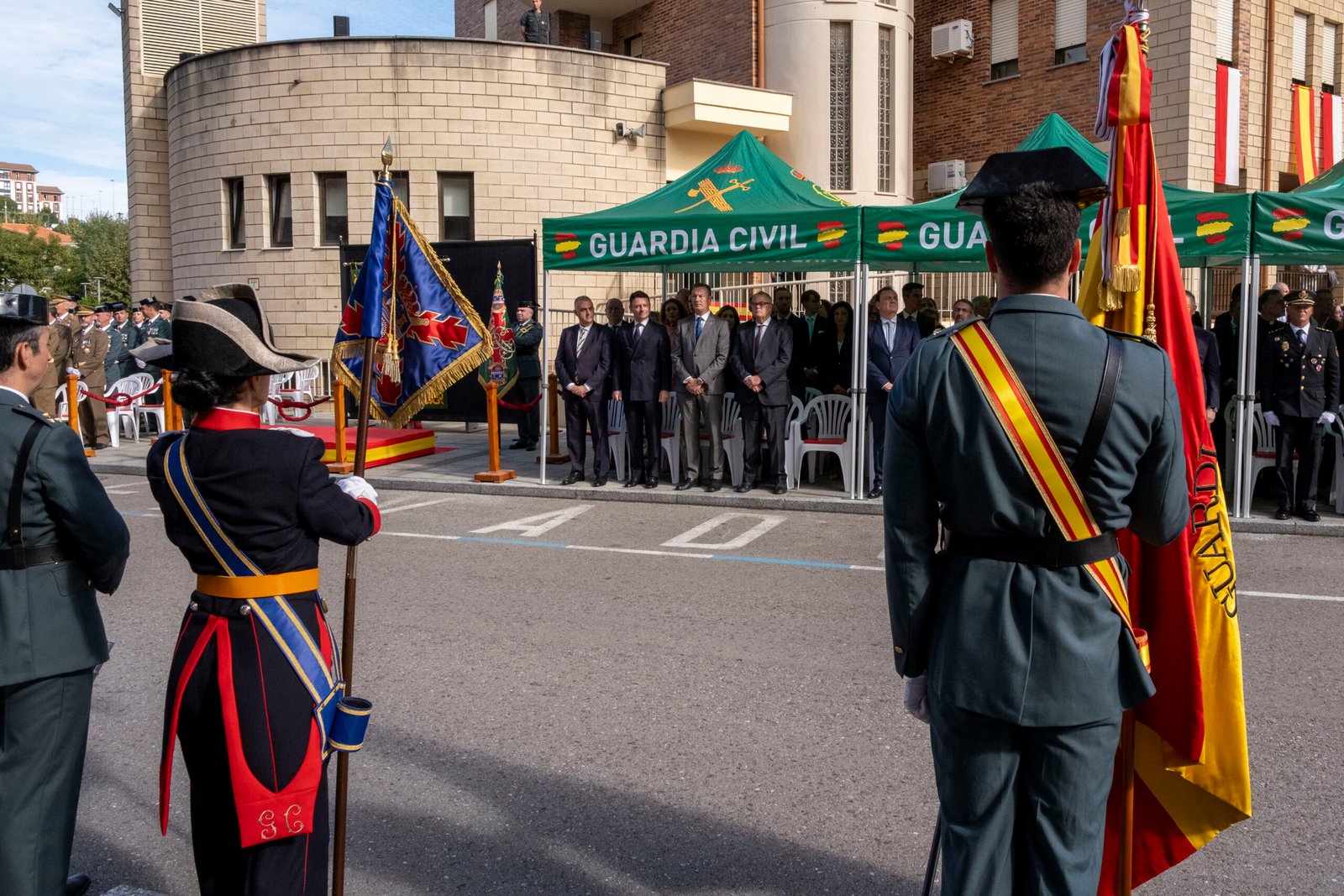 Representantes políticos de Cantabria durante los actos de celebración de la patrona de la Guardia Civil en Santander.