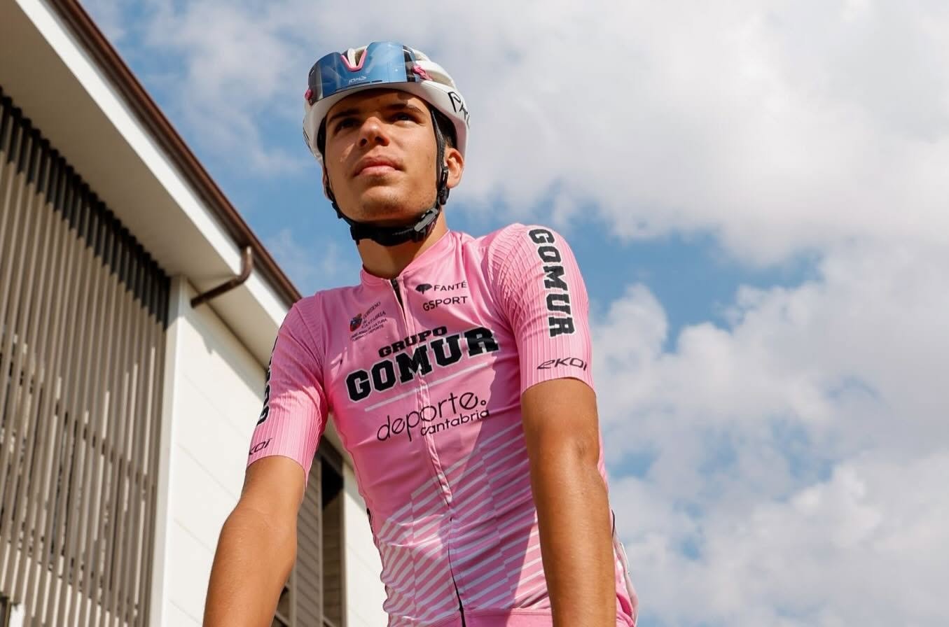 Corredor del Gomur Cantabria Deporte durante la Vuelta a Castilla y León 2026