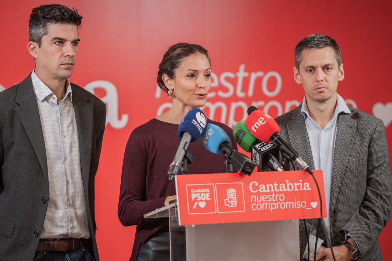 Ainoa Quiñones, Daniel Fernández y Mario Iglesias ante el proyecto Bosques de Santander
