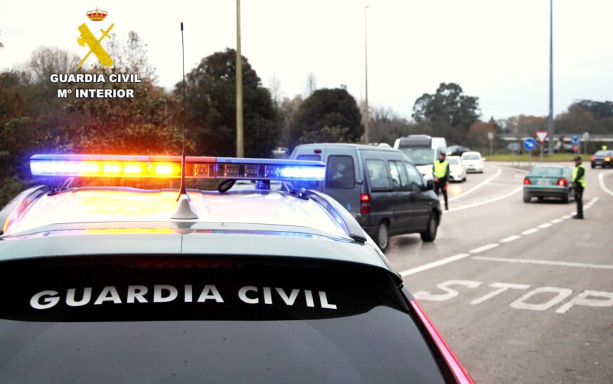 La Guardia Civil detiene a tres hombres por su presunta implicación en el robo de un restaurante de Alfoz de Lloredo