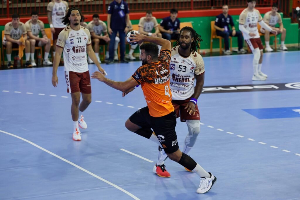 Jugadores del Bathco BM Torrelavega durante un partido