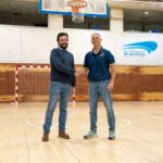 Ulises Corona, presidente del Grupo Alega Cantabria, y Pablo Sánchez, presidente de Basket Eloy Villanueva, tras el acuerdo de colaboración entre ambos clubes