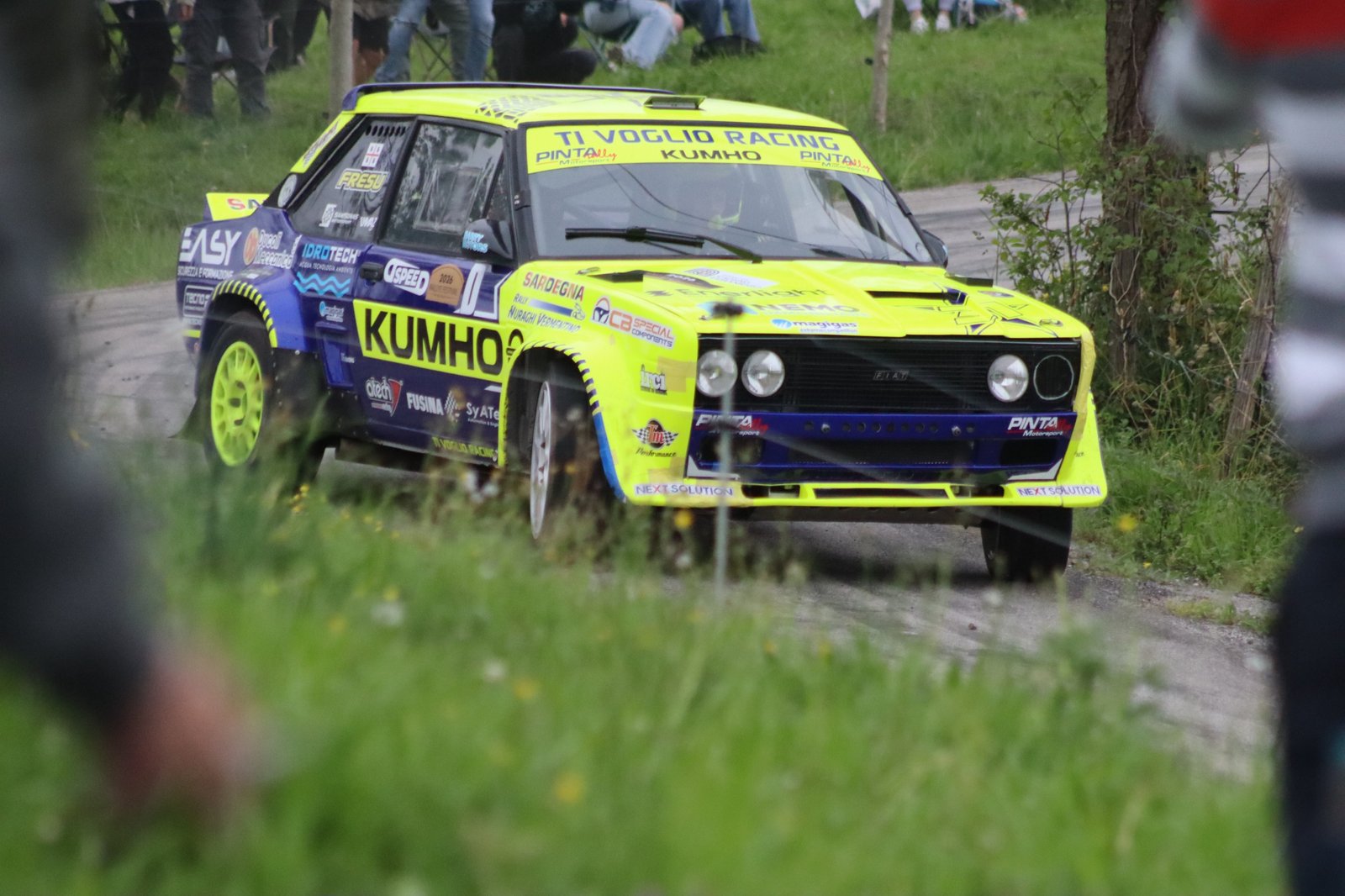 Paolo Diana al volante de su coche de competición durante el Rally Festival Hoznayo 2026