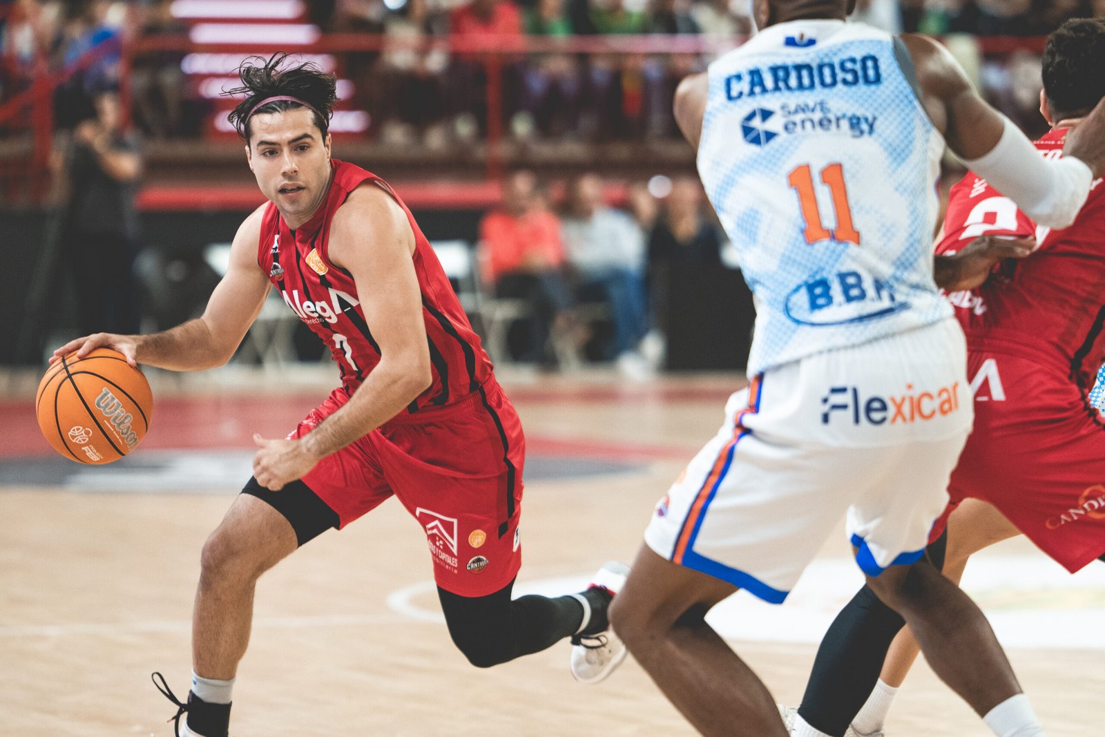 Germán Martínez durante el partido del Grupo Alega Cantabria contra el Partizán de Fuenlabrada en el pabellón Vicente Trueba.