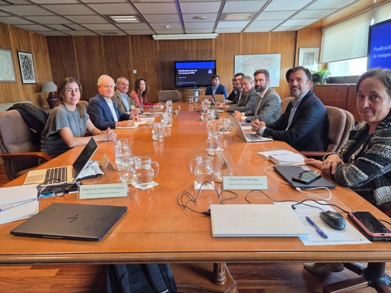 Eduardo Arasti durante la reunión sobre la planificación eléctrica de Cantabria