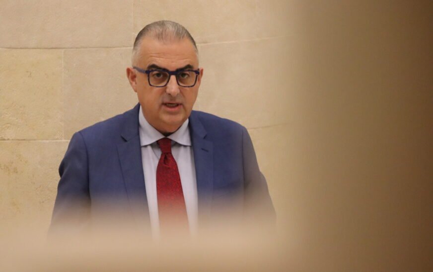El Parlamento rechaza reprobar a Roberto Media por su gestión de la vivienda