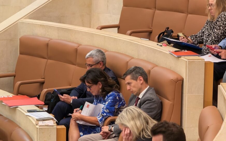 El Parlamento rechaza la propuesta del PSOE para aumentar un 10% el Fondo de Cooperación Municipal