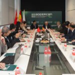 Representantes institucionales y empresariales de China durante la reunión con SODERCAN para presentar el centro logístico de La Pasiega.