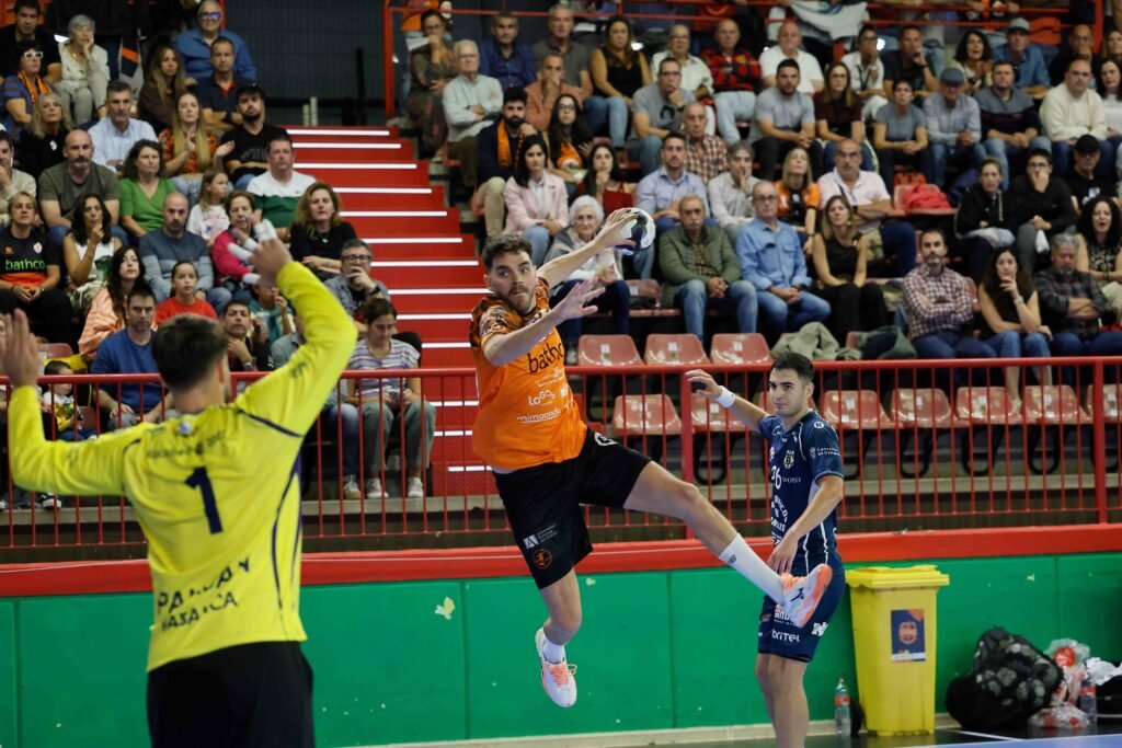 Javi Muñoz, jugador del Bathco BM Torrelavega, en una imagen del equipo.