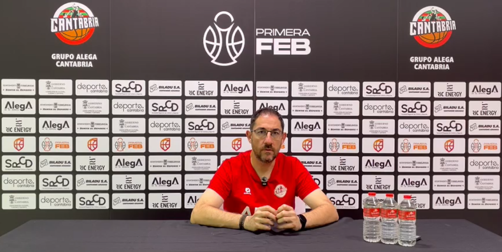Alega Cantabria durante un partido de baloncesto