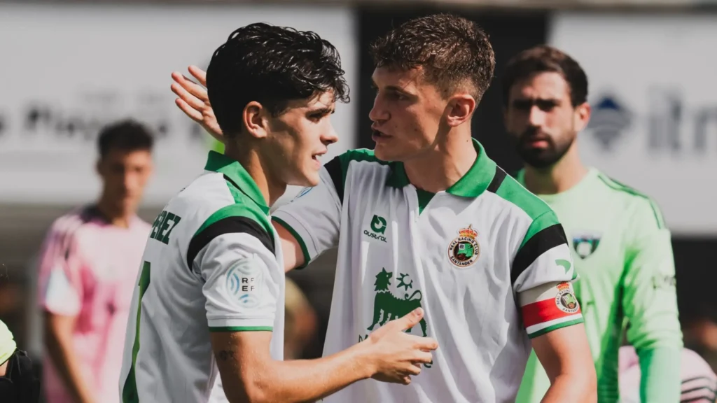 Jugadores del Rayo Cantabria durante un partido