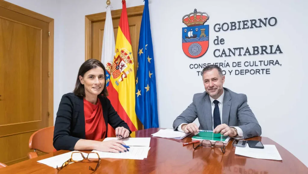 Gema Igual y Luis Venancio Martínez Abad durante una reunión.
