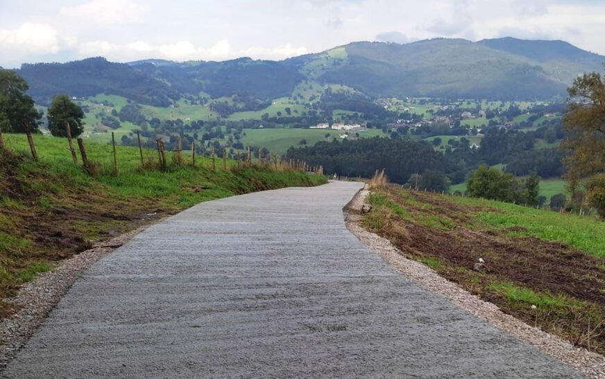 Cantabria destina 3,6 millones a obras de mejora y conservación de los caminos rurales